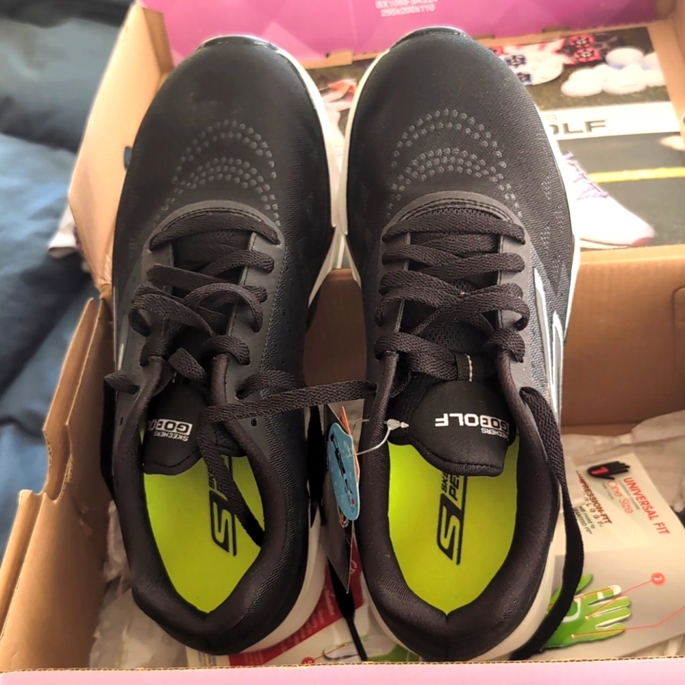 GOLF:Size 8 Skechers golf shoes NWT